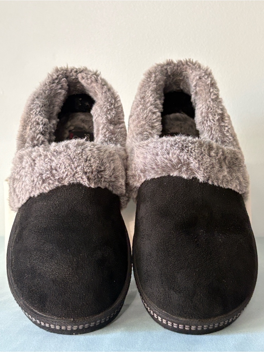 Women’s Skechers Cali Cozy Campfire-Team Toasty Slippers/Black & Gray. Size-8.